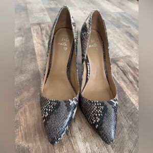 Banana Republic animal print pumps